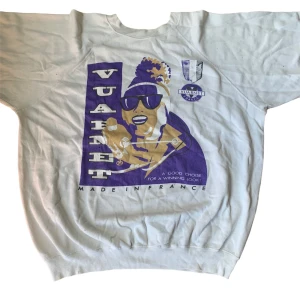 Vintage crewneck - Snygg vintage crewneck från 80-talet  Har lite fläckar på ena armen!