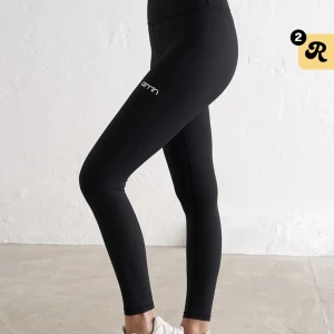 Tränings tajts  - Super fina nya tränings byxor med lapp kvar, ny pris 699🤍