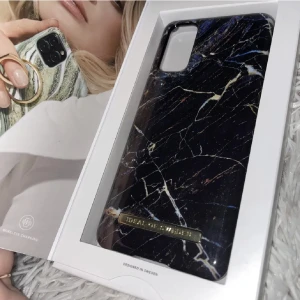 Ideal of sweden  - Helt ny samt oanvänd ideal of sweden skal i svart, för Samsung galaxy s20. Pris kan diskuteras.