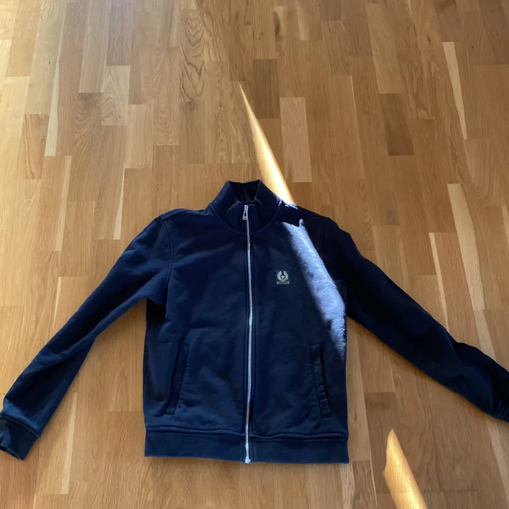 Svart belstaff full zip Storlek S Skick 8. Tröjor & Koftor.