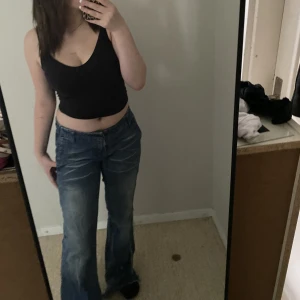 Jätte fina jeans som jag inte använder längre  - Storlek 38 i en gammal modell, lite för långa för min som är 156 cm ungefär, bootcut utan bakfickor 