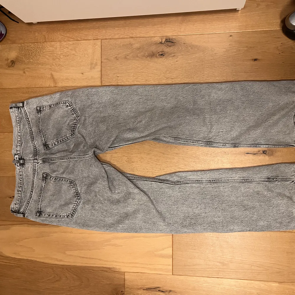 Hope Rush jeans 8/10 cond  Lite wear på mynningen av vänster  Annars i väldigt bra skick Köparen står för frakt  Retail 2000. Jeans & Byxor.