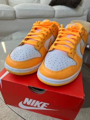 Nike dunks  - Säljer mina fina Nike dunks, endast använda två gånger 