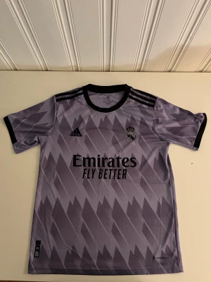 Real Madrid fotbollströja  - Real madrid away 2022/2023 Storlek M