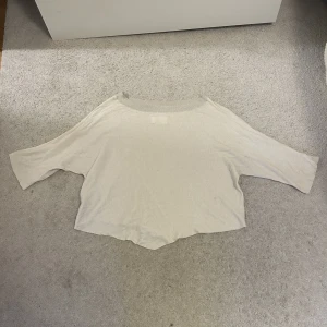 Vit zadig&voltaire tröja - Zadig tröja i 100% bommul. Den är inte i nyskick därav priset💕