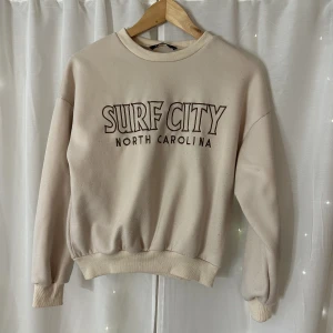 Sweatshirt  - Sweatshirt från shein. Lite nopprig men annars fin. Storlek XS. 50kr