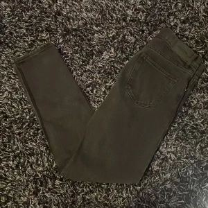 Jeans från WEEKDAY  - Säljer min snygga jeans från WEEKDAY 9/10 i sick ny pris 699