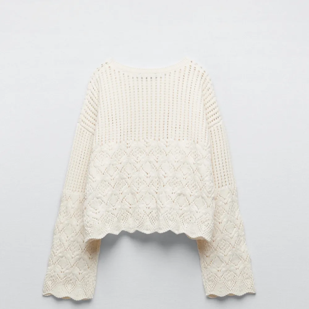 Zara tröja som är köpt för lite mindre än 1 år sedan. Säljer då den intentioner till användning.. Stickat.