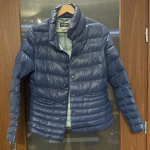 Blå dunjacka - Jätteskön blå dunjacka! 