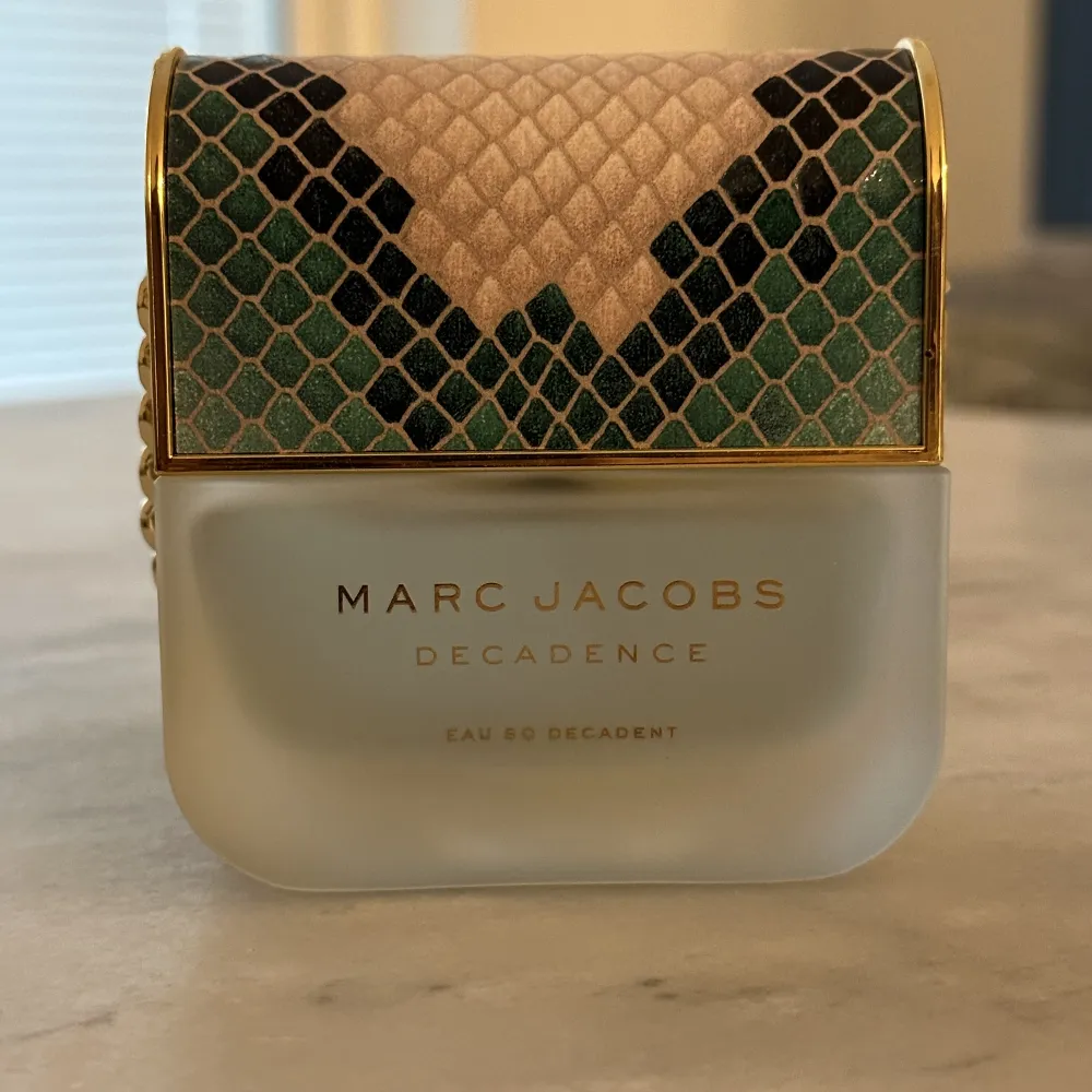 Säljer denna Marc Jacobs parfym då den inte faller mig i smaken, endast testad  50ML . Övrigt.