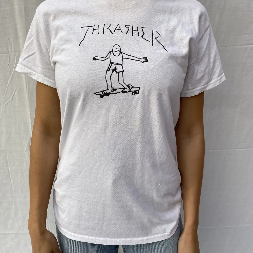 Vit Thrasher t-shirt. T-shirts.