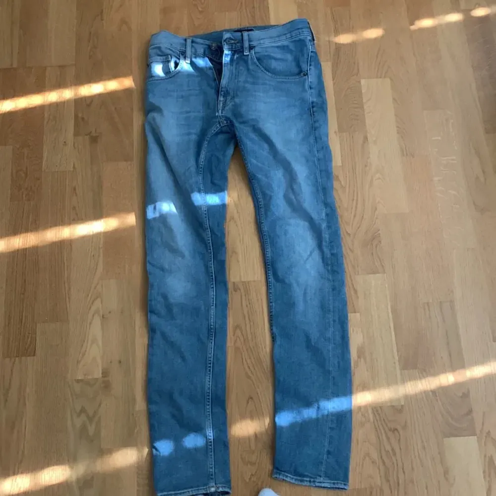 Ett par tiger of Sweden jeans ganska nya i storlek 28/32 för mer information skriv till mig privat. pris kan diskuteras.. Jeans & Byxor.