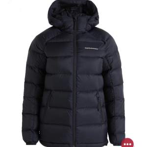 Säljer min peak jacka för att den inte längre kommer till användning. Superbra skick och passar perfekt till svenska vintern.💕