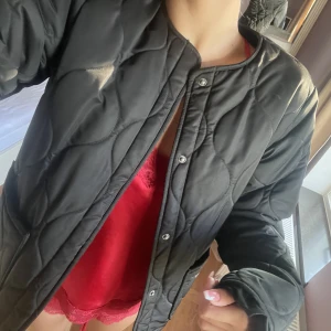 jacka från NAKD, storlek S - jättefin höstjacka som passar till allt, passar xs/s, sparsamt använt :) köp via köp nu 💘