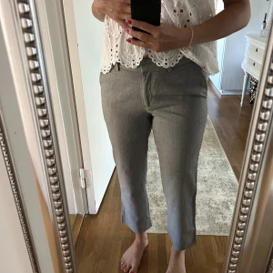 Cavaliere - Fin byxa. Tyvärr så har den inte kommit till så stor användning för mig och hoppas att den får en ny ägare. Köp flera varor så få du lite rabatt! 💸 Kommer ifrån ett rök och djurfritt hem! Har du fler frågor så kontakta gärna mig. Se mina övriga aktioner