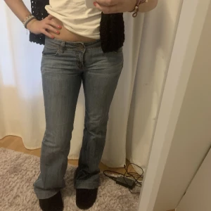 Lågmidjade jeans  - INTRESSEKOLL på dessa sjukt snygga lågmidjade bootcut jeans!! 