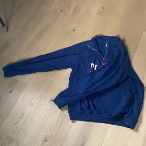 Gap halfzip - Säljer nu min gap half zip tröjan är i storlek S 