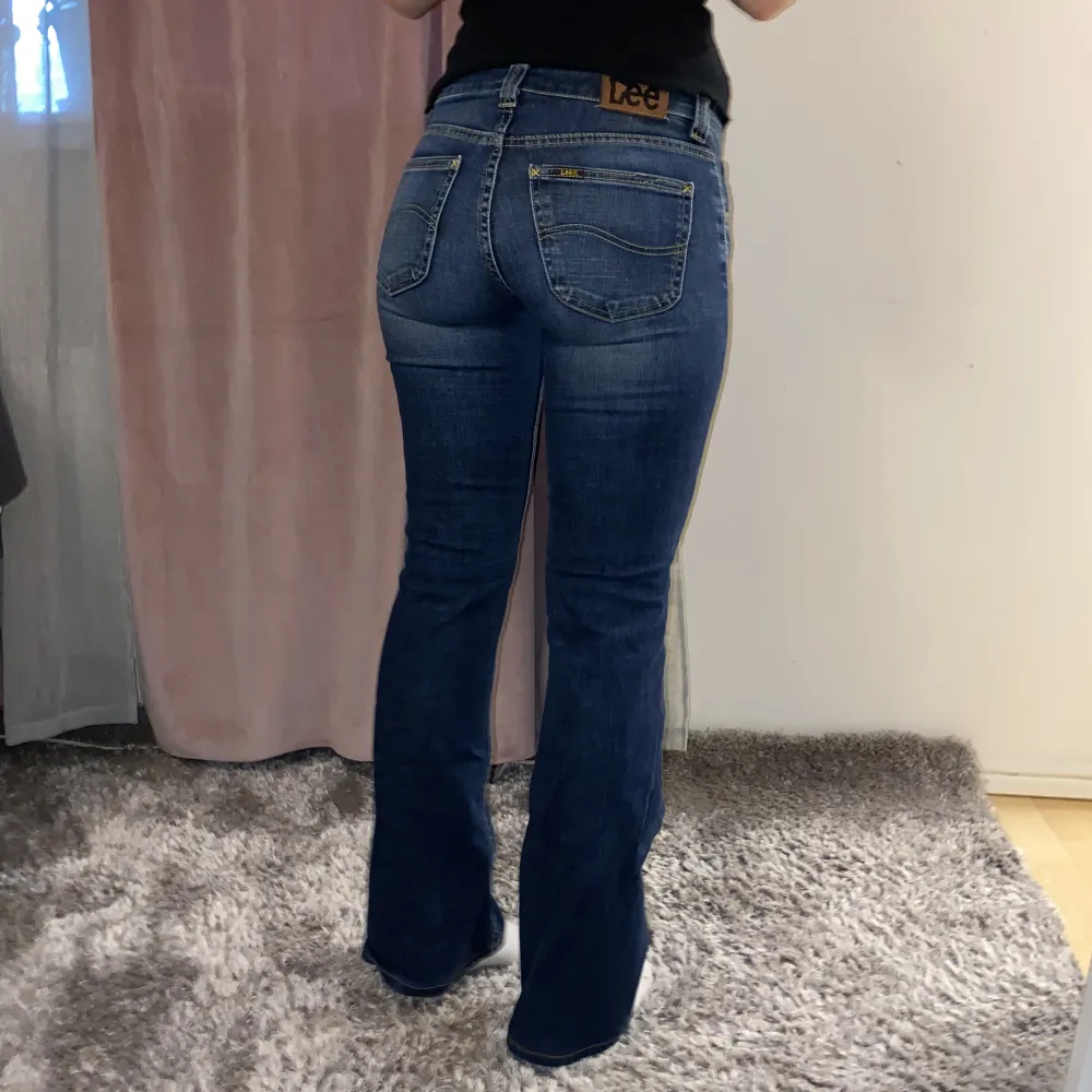 Fina oanvända jeans, små i storleken!. Jeans & Byxor.