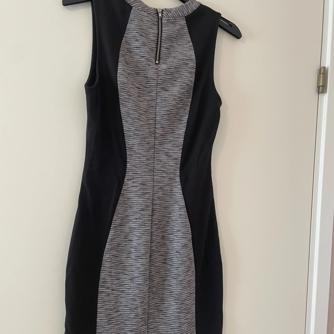 Klänning grå och svart - 90