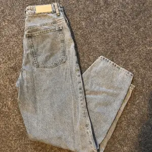Säljer mina JP Barrel jeans i strl 26, använda några fåtal ggr men aldrig riktigt fastnat för dom därav har dom mest legat i garderoben, så i nyskick!  100kr. 