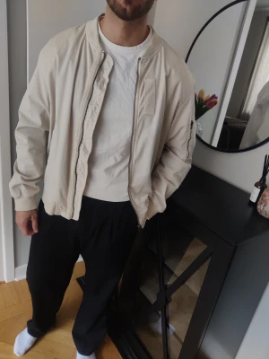 Jacka Zara - Tar bara plats i garderoben