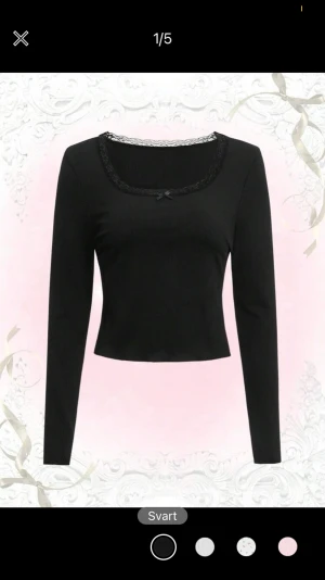 Svart långärmad tröja - En jätte gullig tröja som påminner mig om coquette stilen men att den är svart färgad💘 använd 1 gång! Bra skick, säljer för att har bytat stil💋