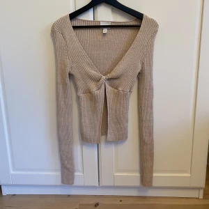 Stickad topp - Jättefin stickad topp, beige storlek S.