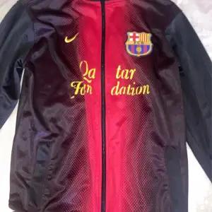Barcelona tröja Nike, gammal modell som är sällsynn att hitta. Priset går att diskutera!
