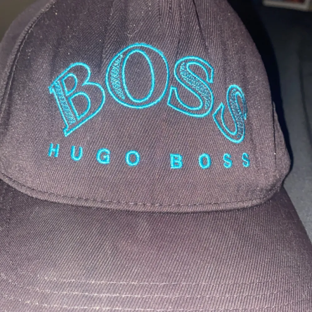 En Hugo boss keps som inte säljs längre säljer pga ny keps. Övrigt.
