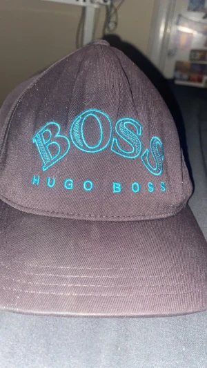HUGO BOSS KEPS - En Hugo boss keps som inte säljs längre säljer pga ny keps