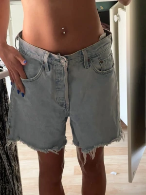Levis shorts - Säljer dessa snygga levis shorts!! Storleken är W27, pris går att diskutera
