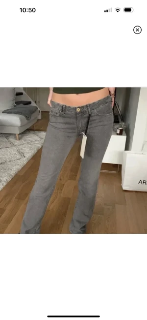 Jeans  - Säljer nu detta jeans då dom tyvärr inte passar mig💕 super fina 