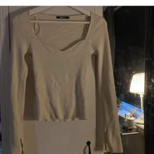 Säljer denna jätte sköna tröja från Gina Trico då den aldrig kommer till andvämdning, nypris: 249kr💕
