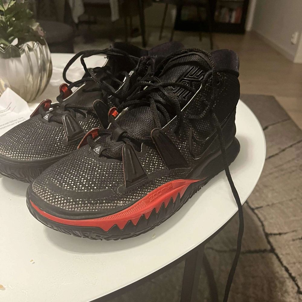 bred kyrie