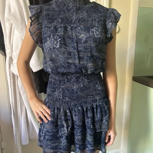 Kort klänning - Festlig klänning i storlek M, inga defekter❤️
