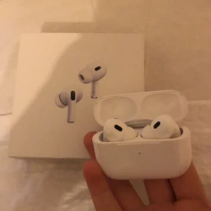 Hörlurar - Säljer vidare dessa hörlurar jag nyss köpte här på plick då jag fått ett par nya 