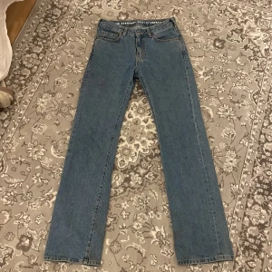 Jeans - Ett par fina straight leg jeans som inte kommer till användning längre tyvärr💕 dom är i väldigt bra skick!! Skriv för frågor!!