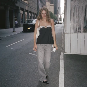 Zara topp  - Festtopp från zara. Endast använd en gång. Köparen står för frakten.