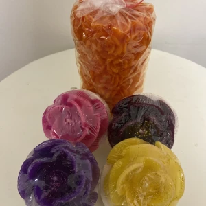 Ljus - Blomma designad ljus som är från Turkiet. Förpackningen är inte öppnad. Har jätte fina färger. Fint och bra present till någon som älskar ljus. Priset är för alla fem.