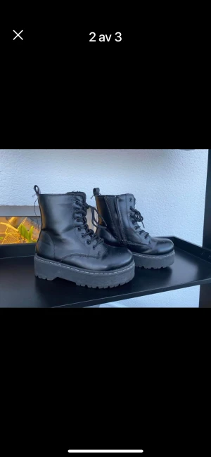 Kängor barn  - Kängor i stl 33. Använda vid ett tillfälle, superfräscha!   Nypris 499 kr Snabb affär 200