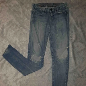 G-star Jeans - Super fina slitna g-star jeans, säljer då de blivit för små 🦋