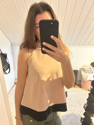 Blus - Fin smutsrosa blus från Zara❤️ fin detalj i nacken!