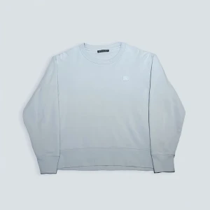 acne studios sweatshirt  - acne studios sweatshirt storlek: small färg: baby blå condition: 7,5/10