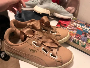 Tre skor. Kontakta mig för storlek alla är olika  - Ta alla tre för 250. De grön/blåa är helt nya. pris kan diskuteras 