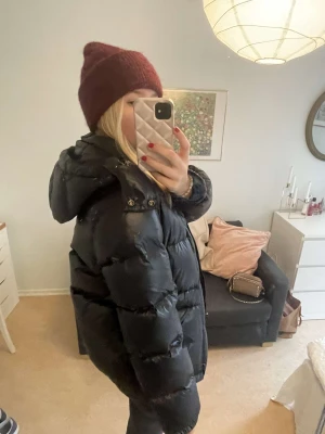 Ralph Lauren jacka  - Första och andra bilden är lånade!  Säljer denna fina jacka från Ralph Lauren. Funkar perfekt till vintern ❤️ sitter som xs-m 