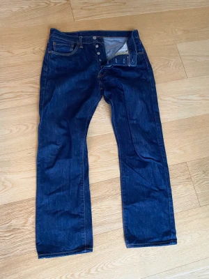 Levis jeans 501 - Waist 31 längd 30💕 finns inga tecken på användning, herrstorlek