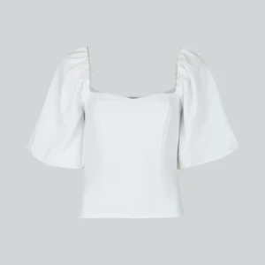 Topp - Säljer denna fina topp/tröja ifrån bikbok! Använd 1 gång men finns fläckar på den. Köpt för 350 men vill bara bli av med den så pris går att diskutera💗skriv för egna bilder