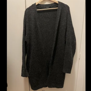 Oversized kofta - Oversized mörkgrå kofta. Använd några gånger men är i fint skick.