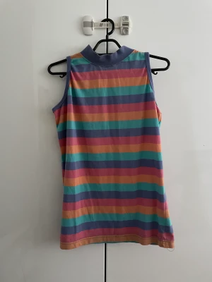 Linne - Ett jättefint linne med fina färger. Storlek S/M