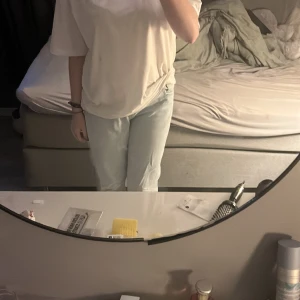 Mid Rise  - Zara jeans med slits, 100kr+frakt 